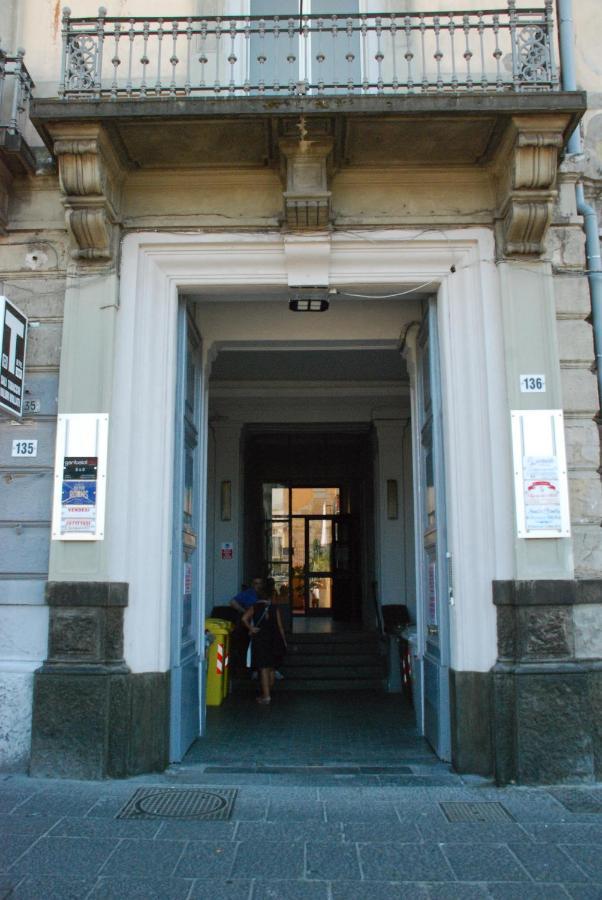 Garibaldi 136 Hotel Наполи Екстериор снимка