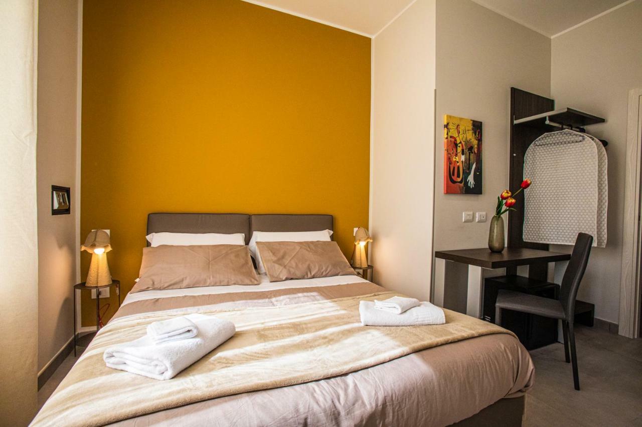 Garibaldi 136 Hotel Наполи Екстериор снимка
