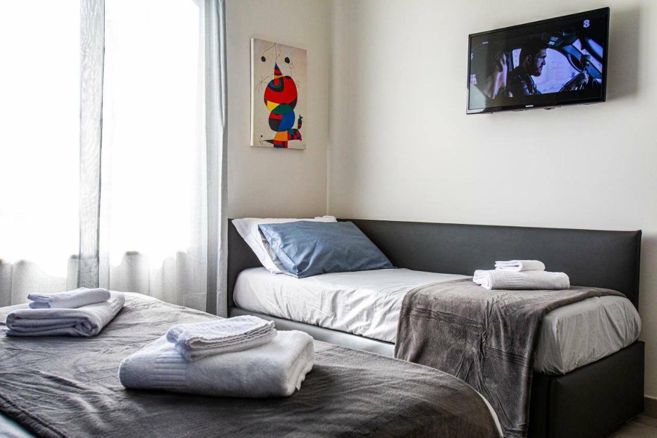 Garibaldi 136 Hotel Наполи Екстериор снимка